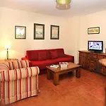 Apartamentos Leo Islamar